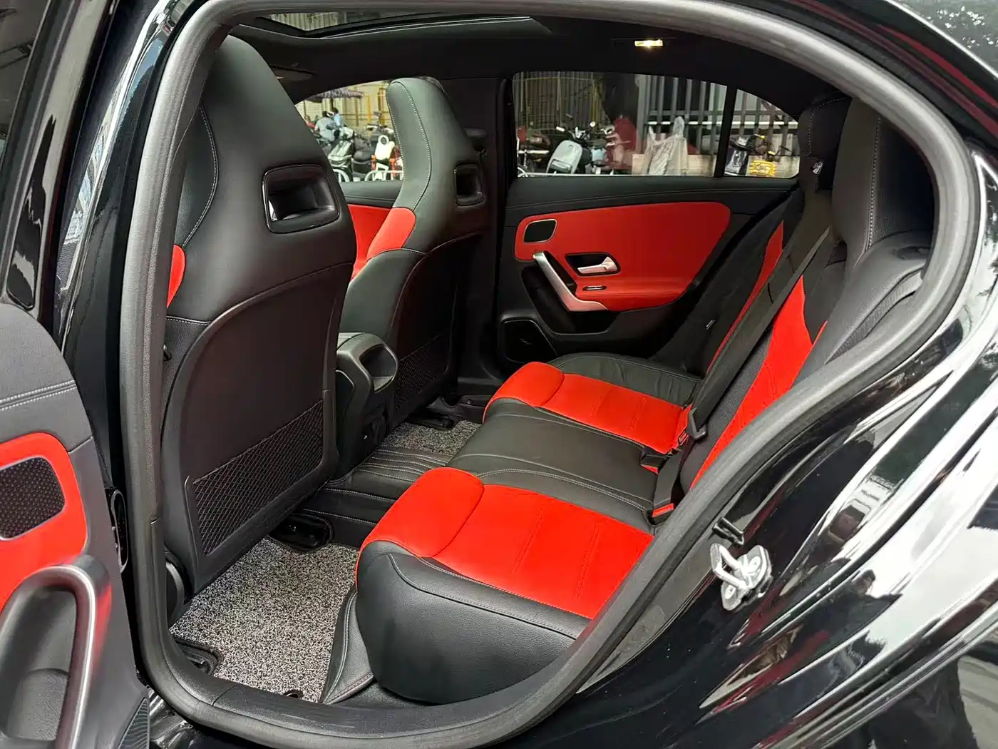 Mercedes-Benz A-Class AMG (Import) 2024 AMG A 35 4MATIC фото 10