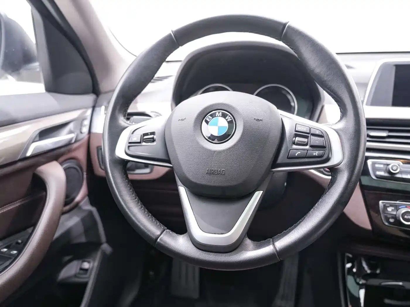 BMW X1 2019 sDrive18Li Premium Model фото 15