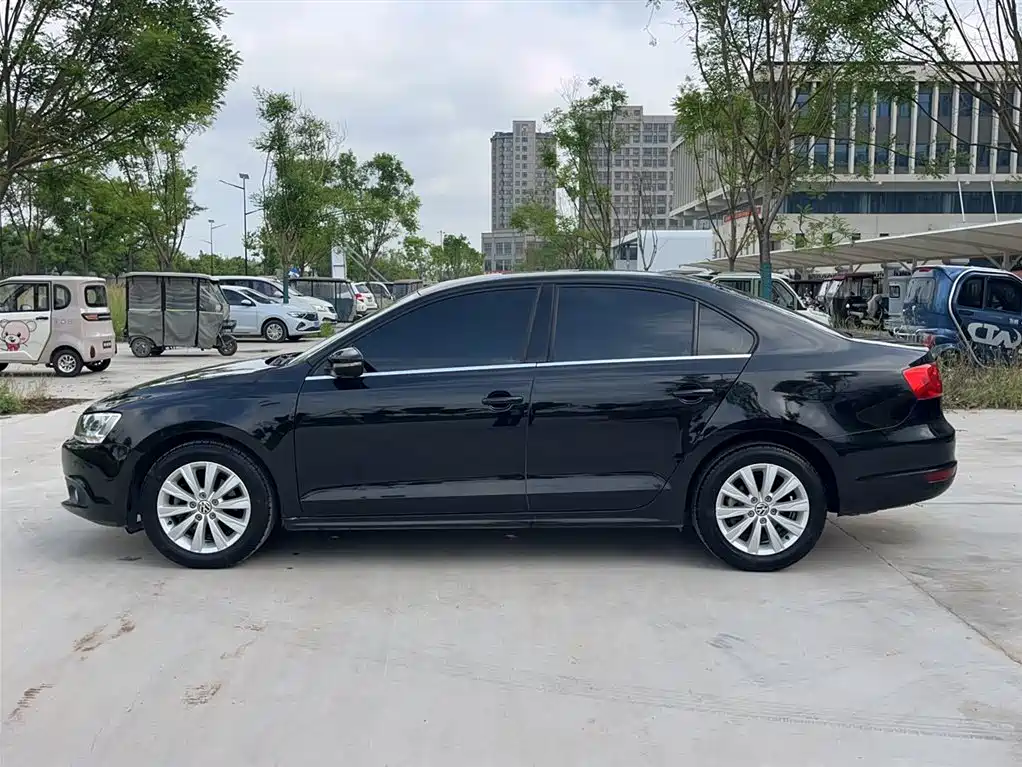 Volkswagen Sagitar 2014 1.6L Manual Comfort фото 11