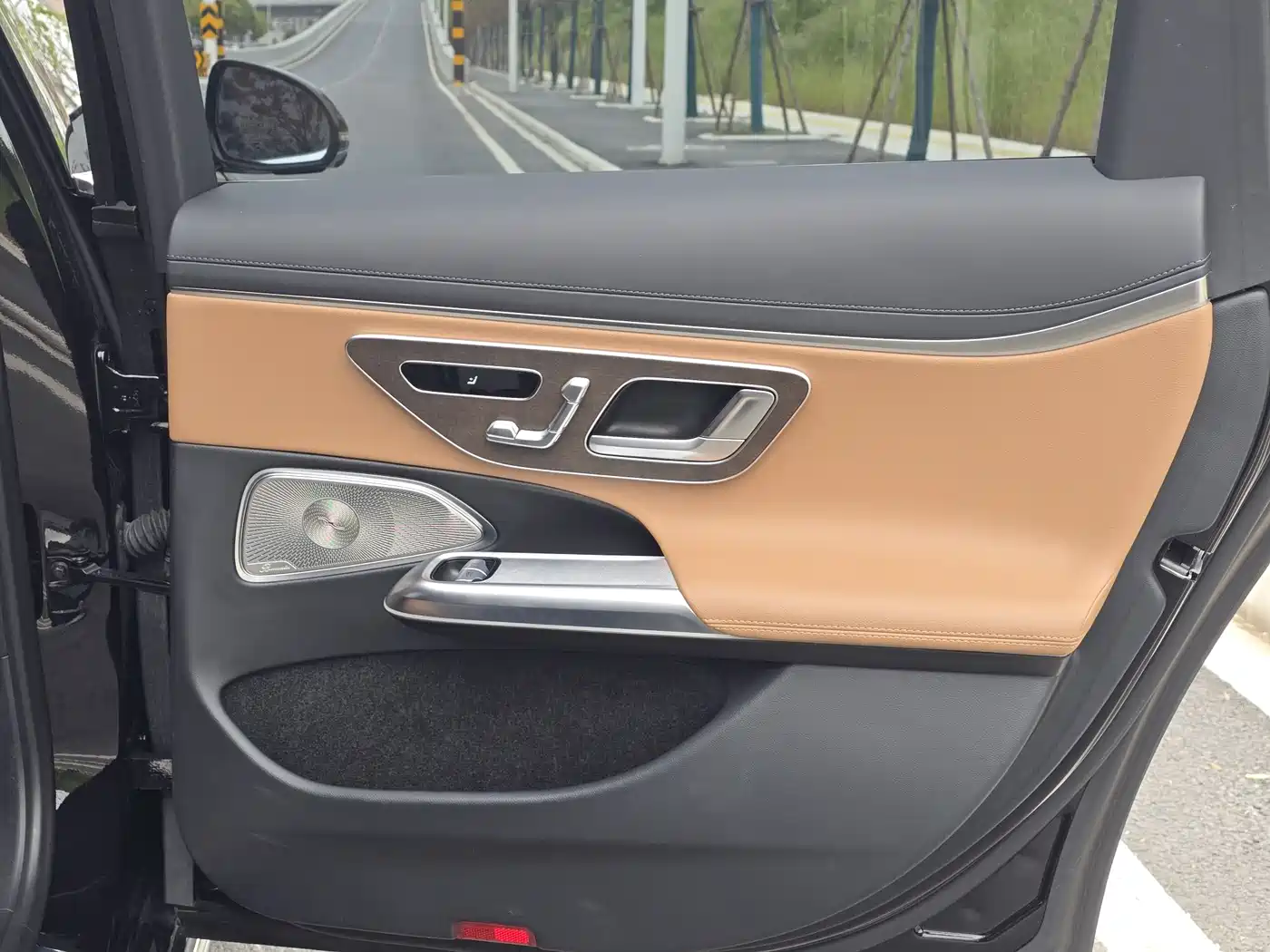 Mercedes-Benz E-Class 2025 E 300 L Luxury фото 12