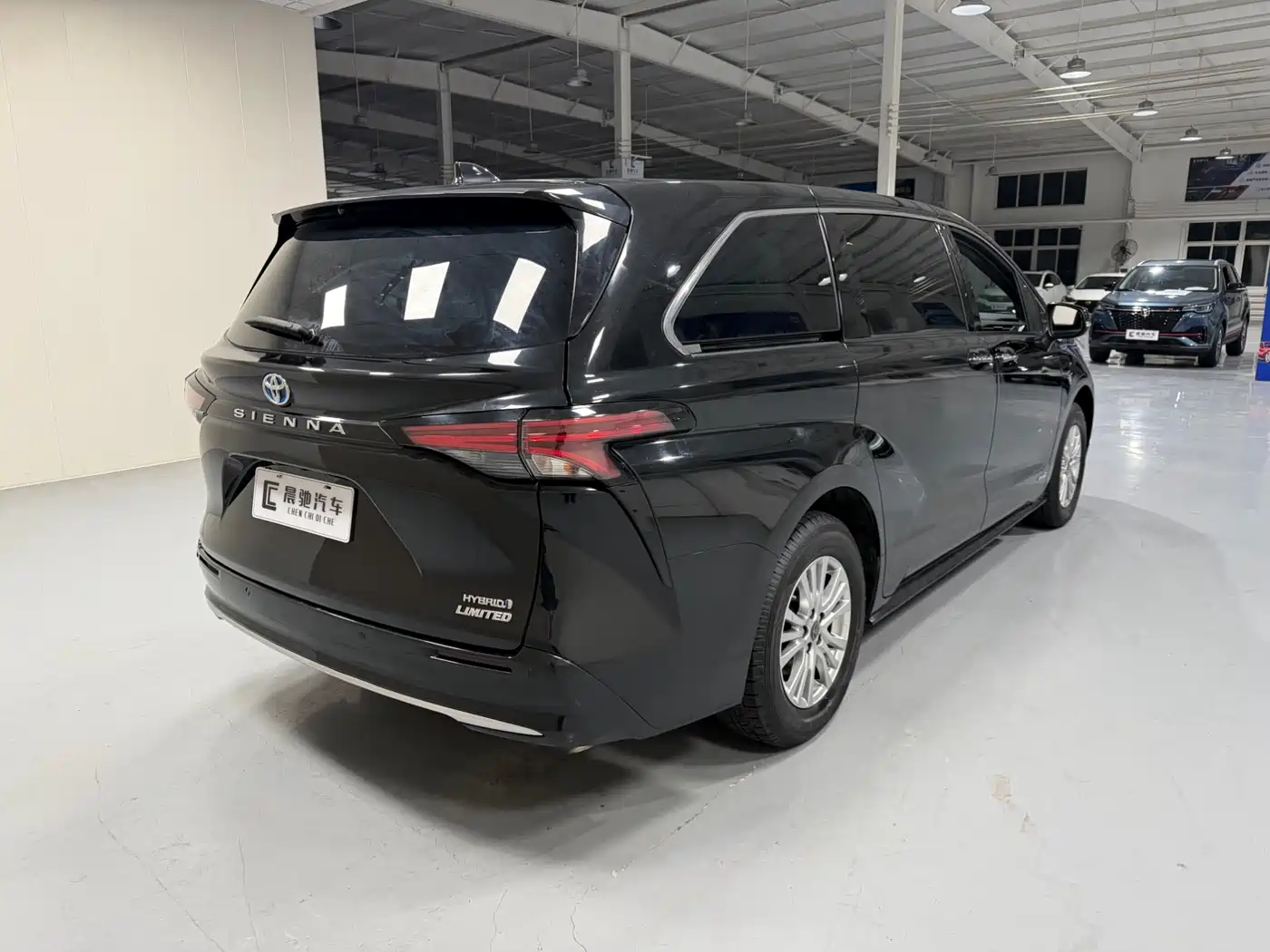Toyota Sienna 2021 2.5L Hybrid Premium Edition фото 4