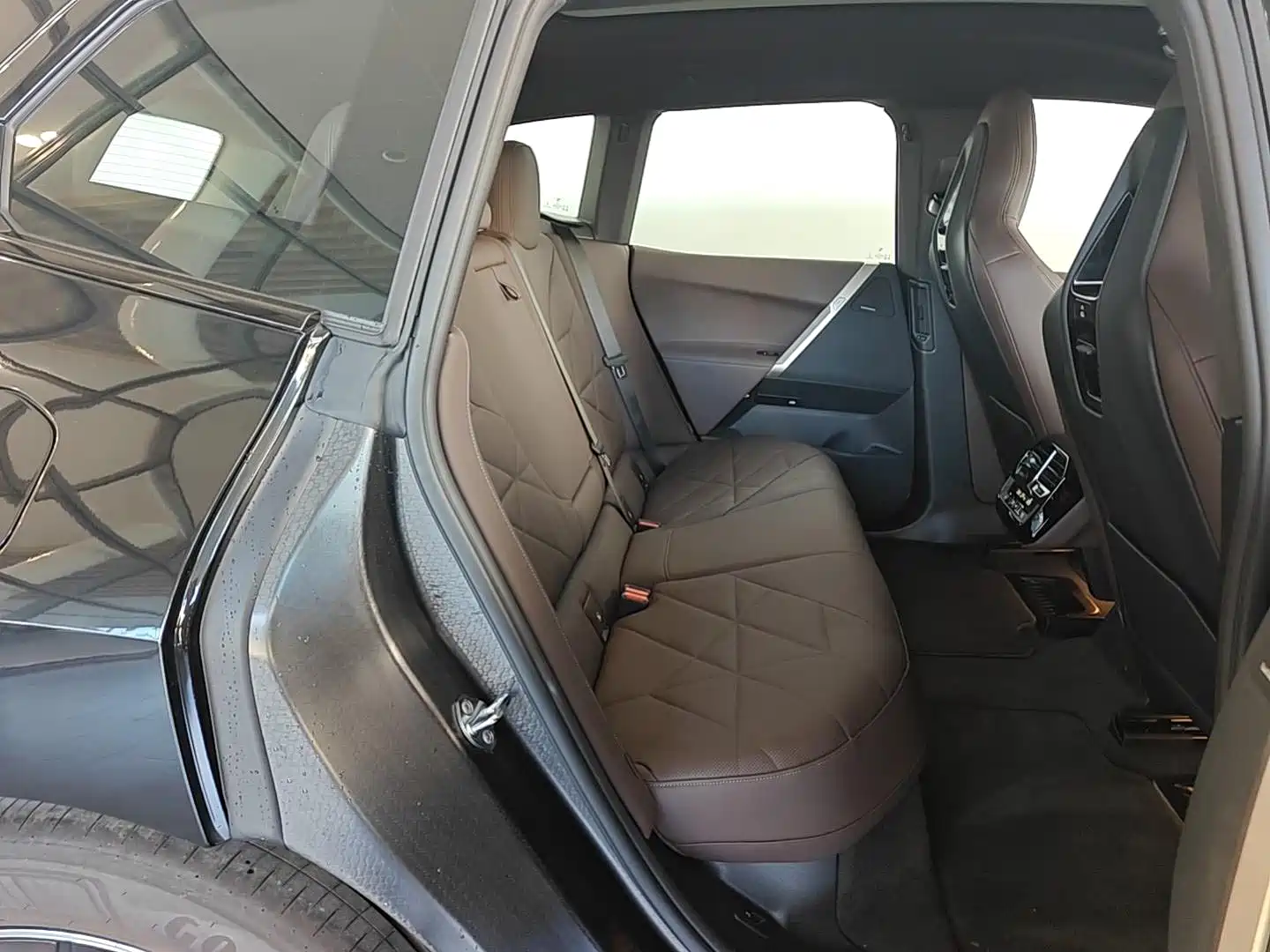 Photo 10 - BMW iX