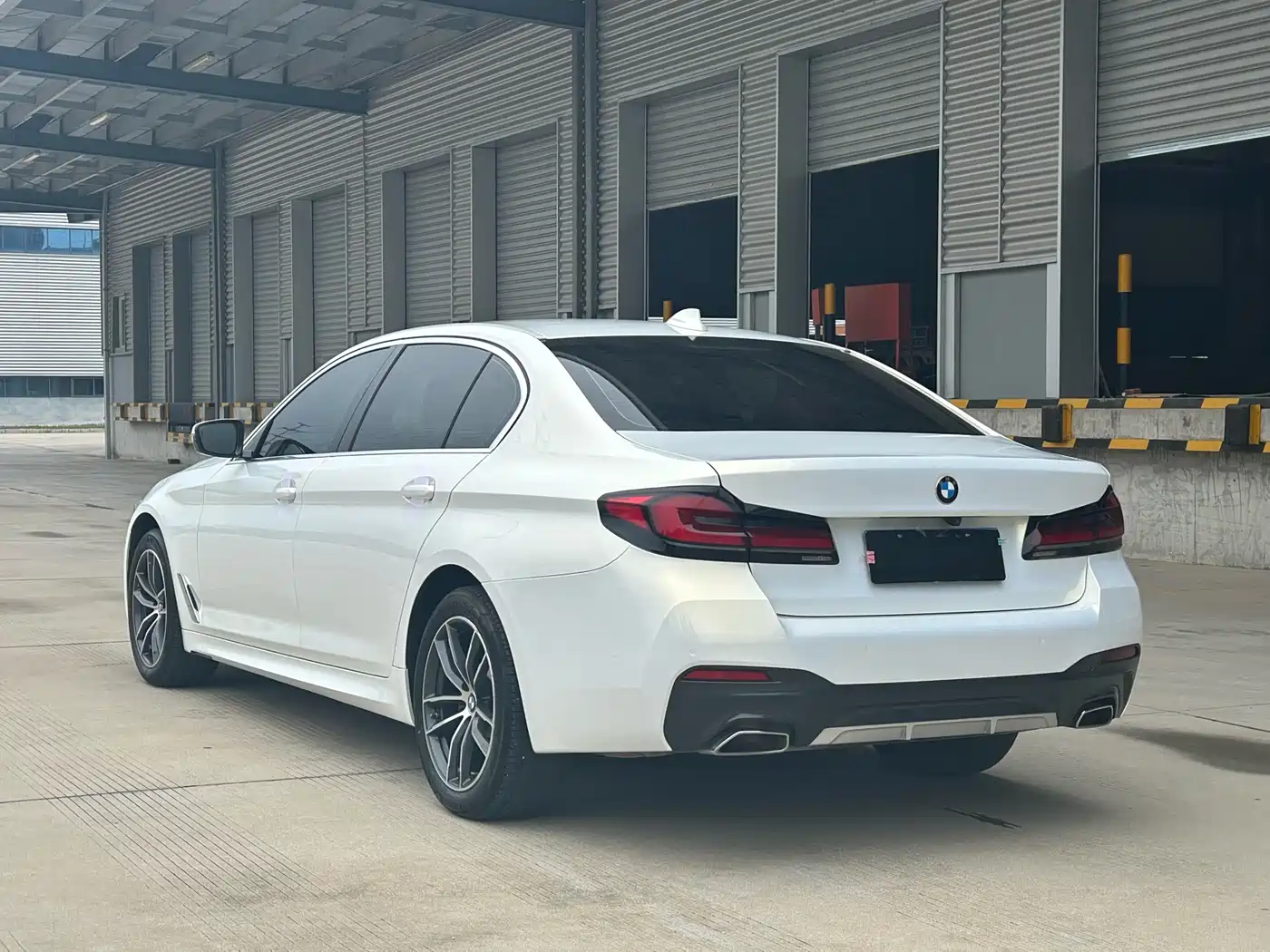 BMW 5 Series 2022 525Li M Sport Package фото 12