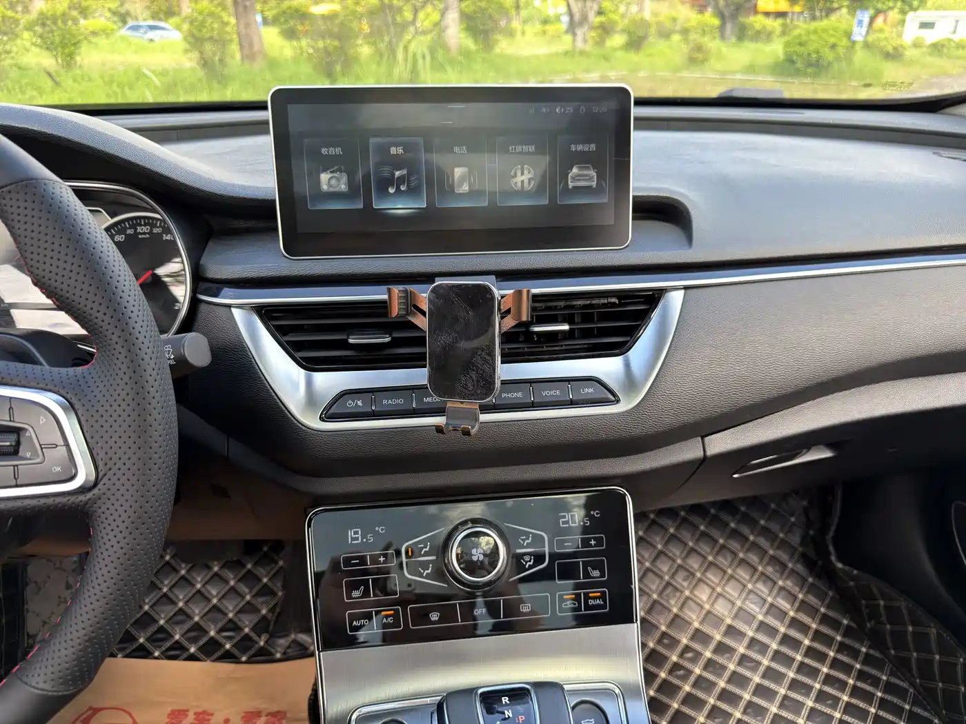 Фото 7 - Hongqi H5