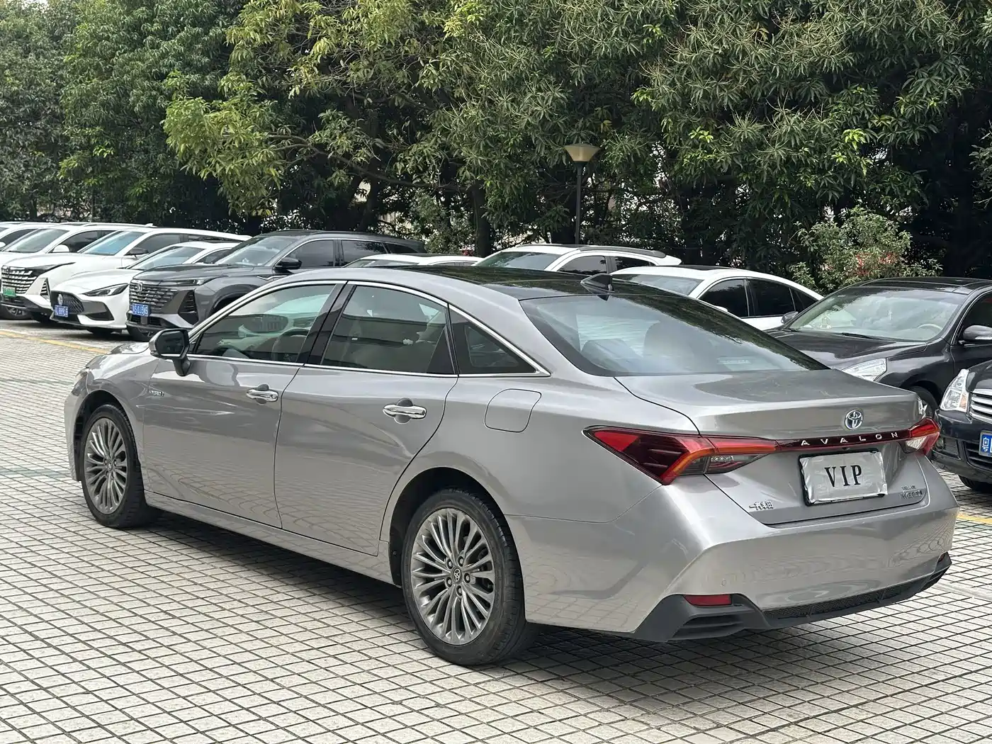 Toyota Avalon 2019 Hybrid 2.5L XLE Premium Edition China V фото 2