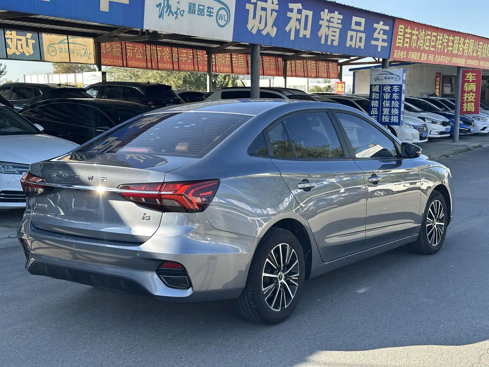 Фото 9 - Roewe i5