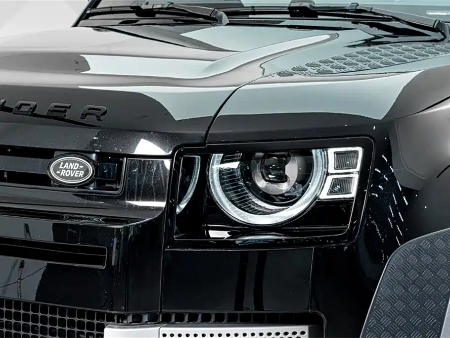 Land Rover Defender 2021 110 P400 Dark Special Edition фото 4