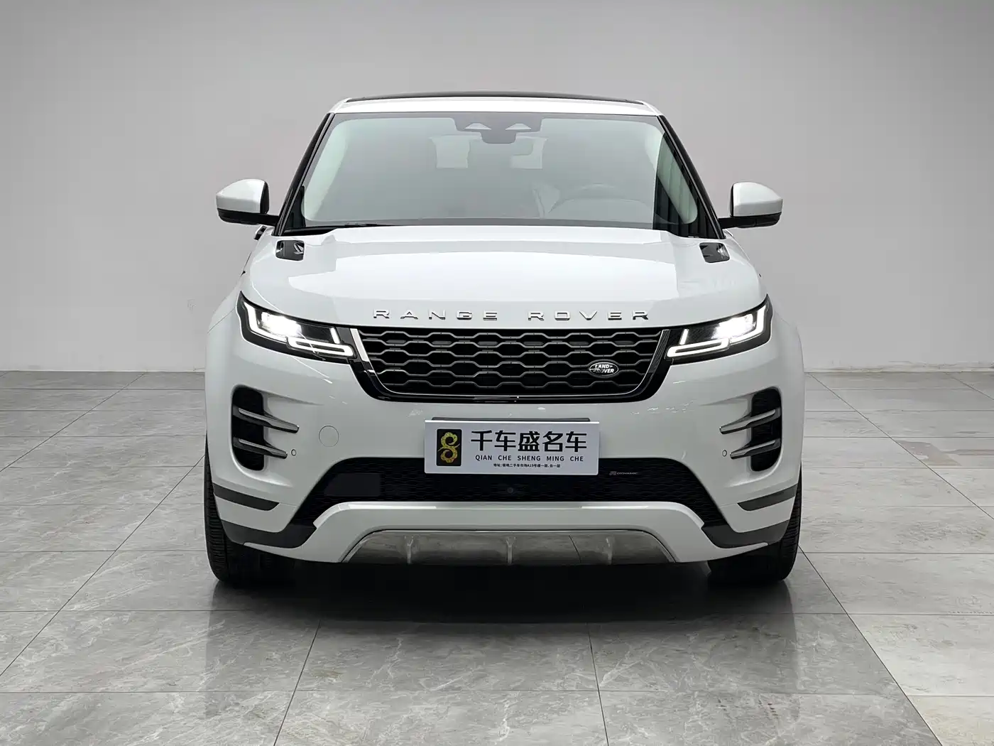 Land Rover Range Rover Evoque 2023 Range Rover Evoque L 249PS Premium Luxury Edition фото 2