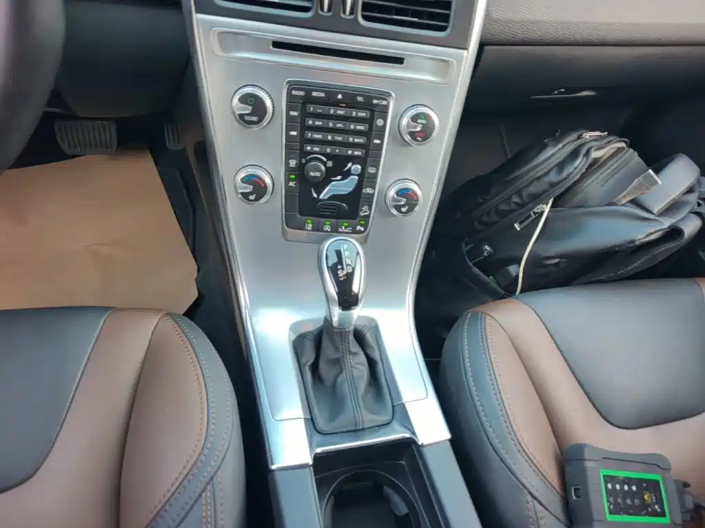 Фото 14 - Volvo XC60