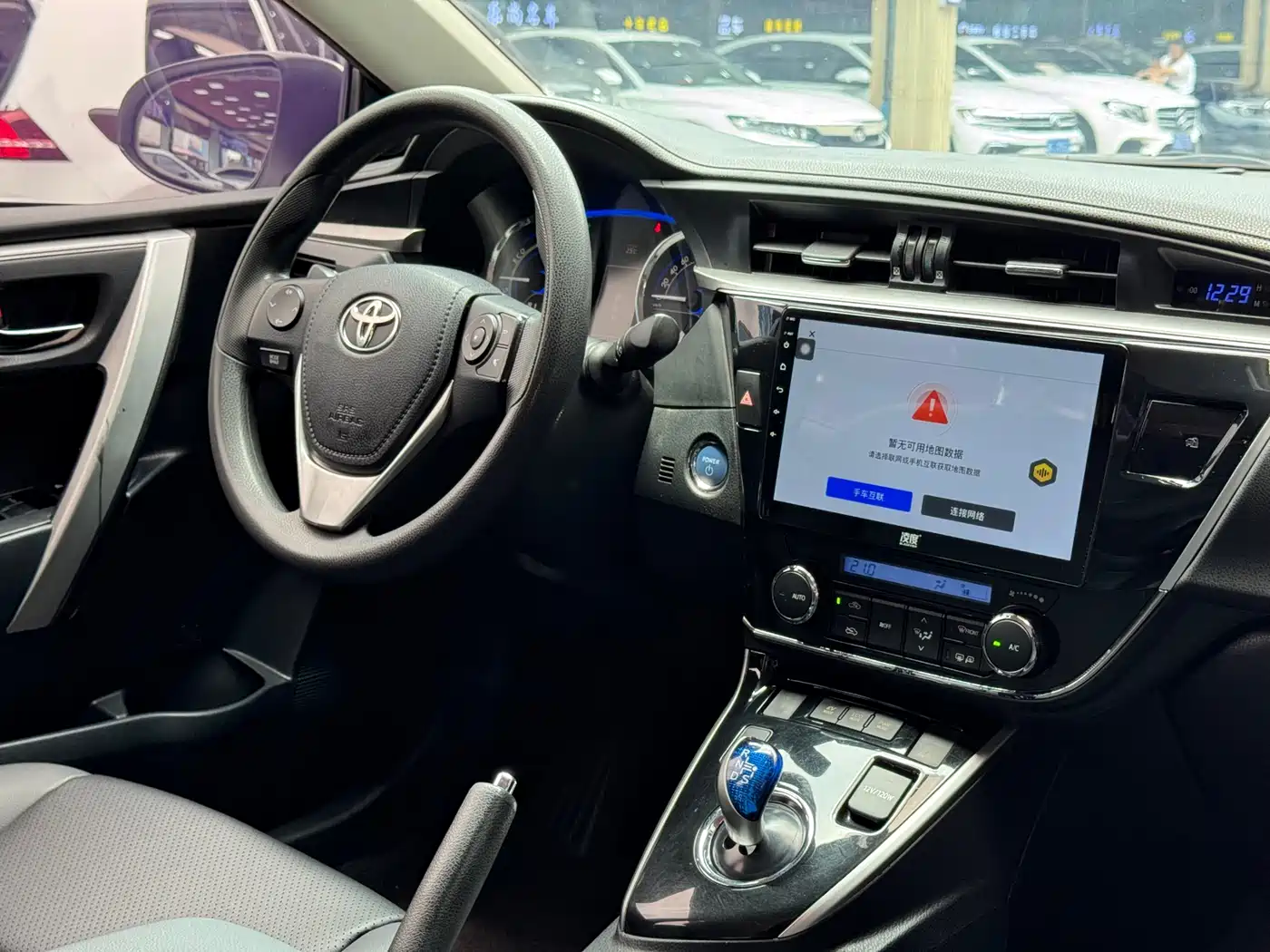 Toyota Corolla 2016 Dual Hybrid 1.8L E-CVT Pioneer Edition фото 15