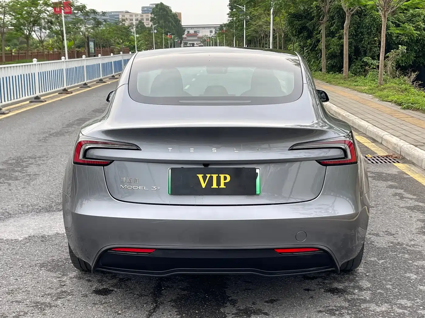 TESLA MODEL 3