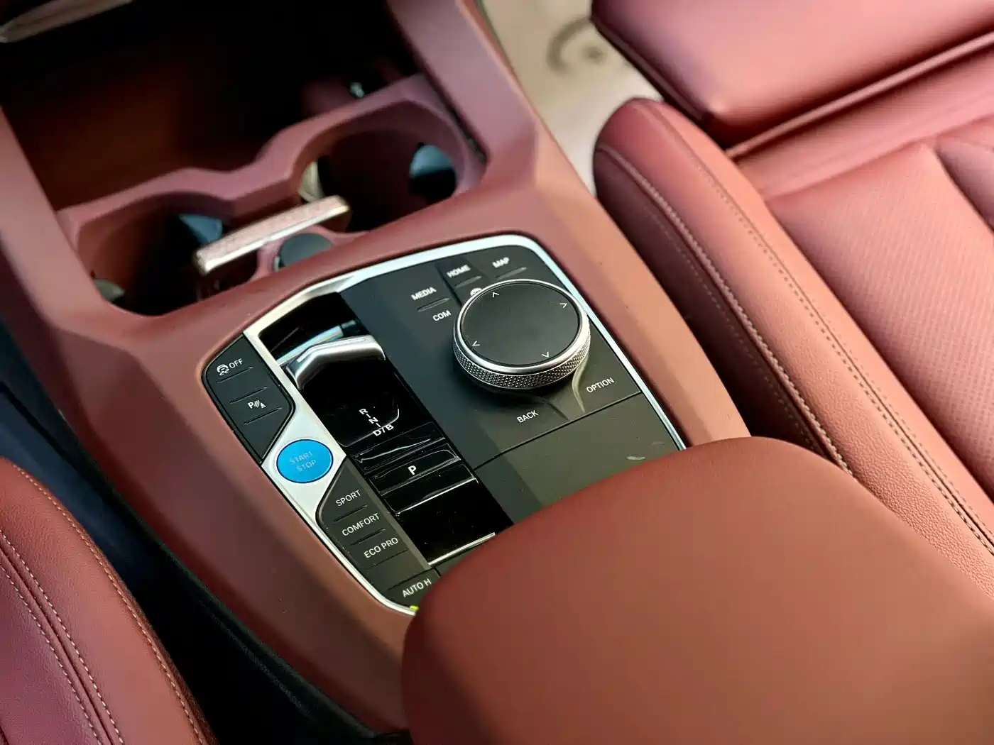 BMW iX3 2024 Leading Edition фото 7
