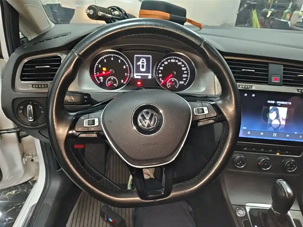 Volkswagen Golf 2016 230TSI Automatic Luxury фото 11