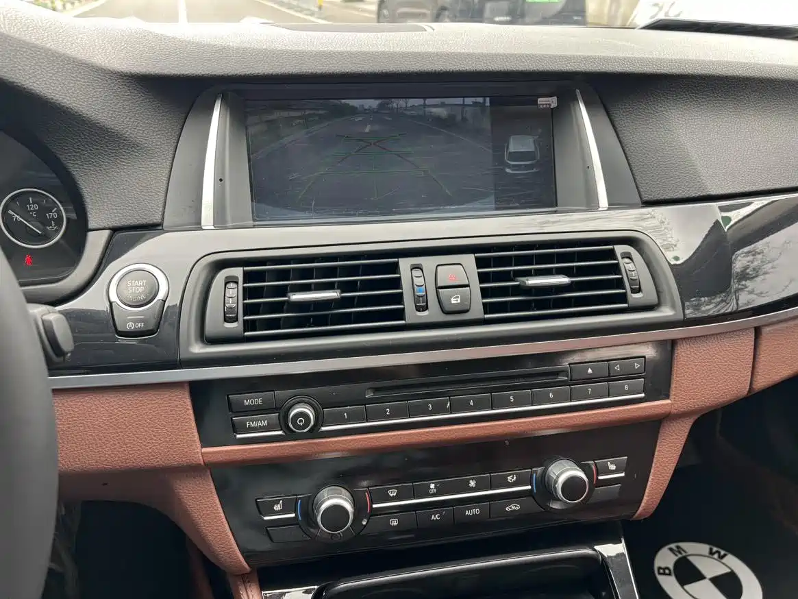 BMW 5 Series 2017 520Li Classic Edition фото 6