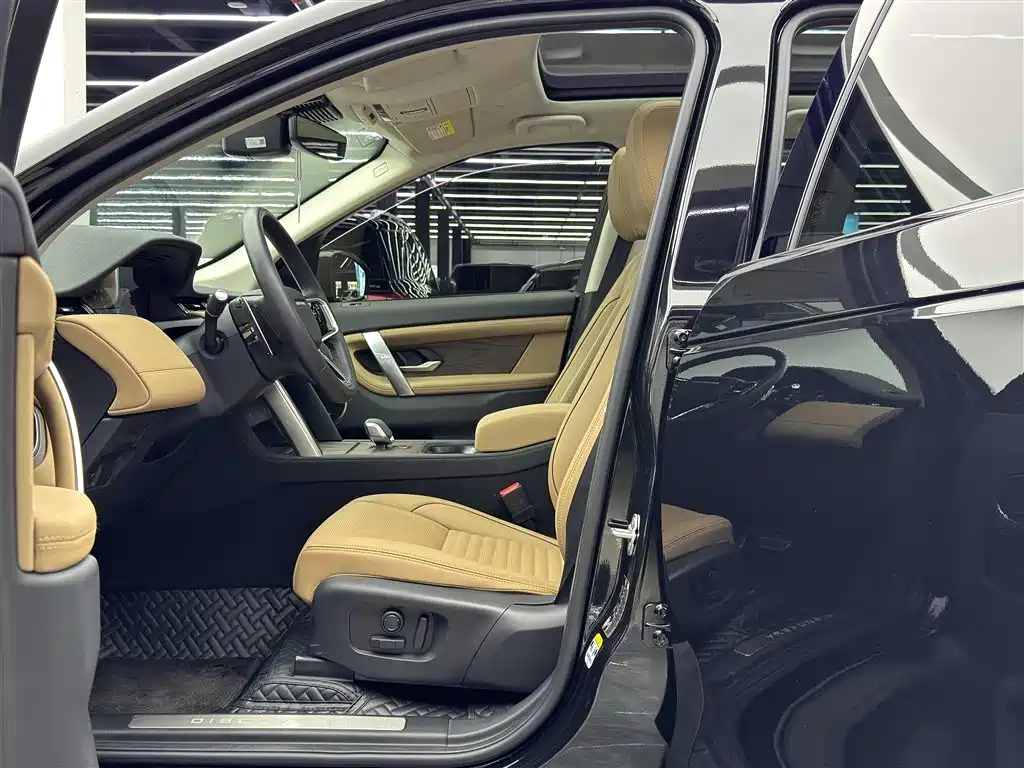 Land Rover Discovery Sport 2025 249PS Performance Tech Edition фото 6