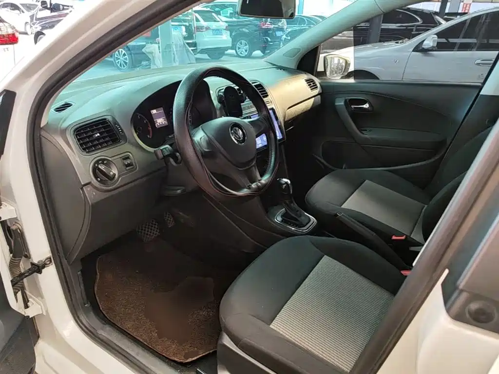 Volkswagen Polo 2018 1.5L Auto Safe Drive фото 16