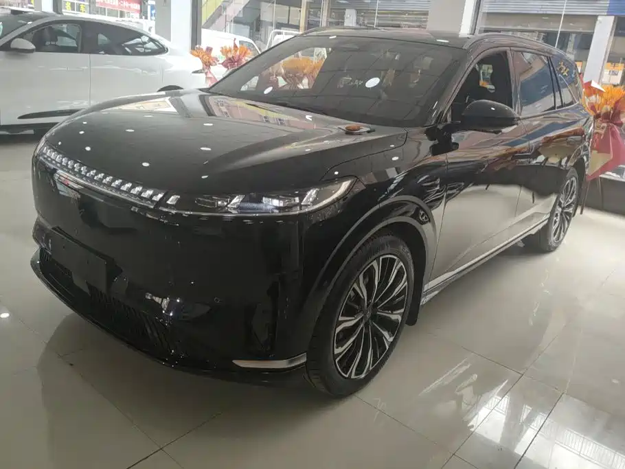 Dongfeng Yipai eπ008 2025 210Ultra Extended Range 6-Seater