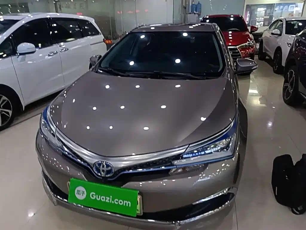 Toyota Corolla Twin Engine E+ 2019 1.8L E-CVT Luxury Edition фото 3