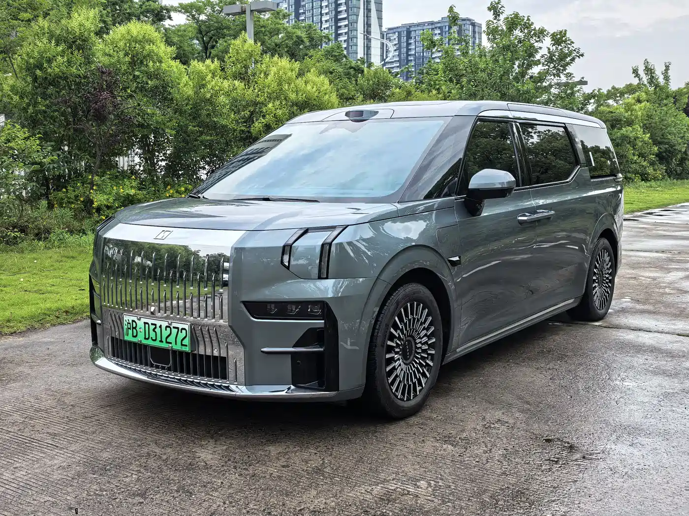 ZEEKR 009 2024 6-seat Executive AWD 108kWh