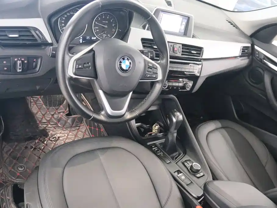 Фото 11 - BMW X1