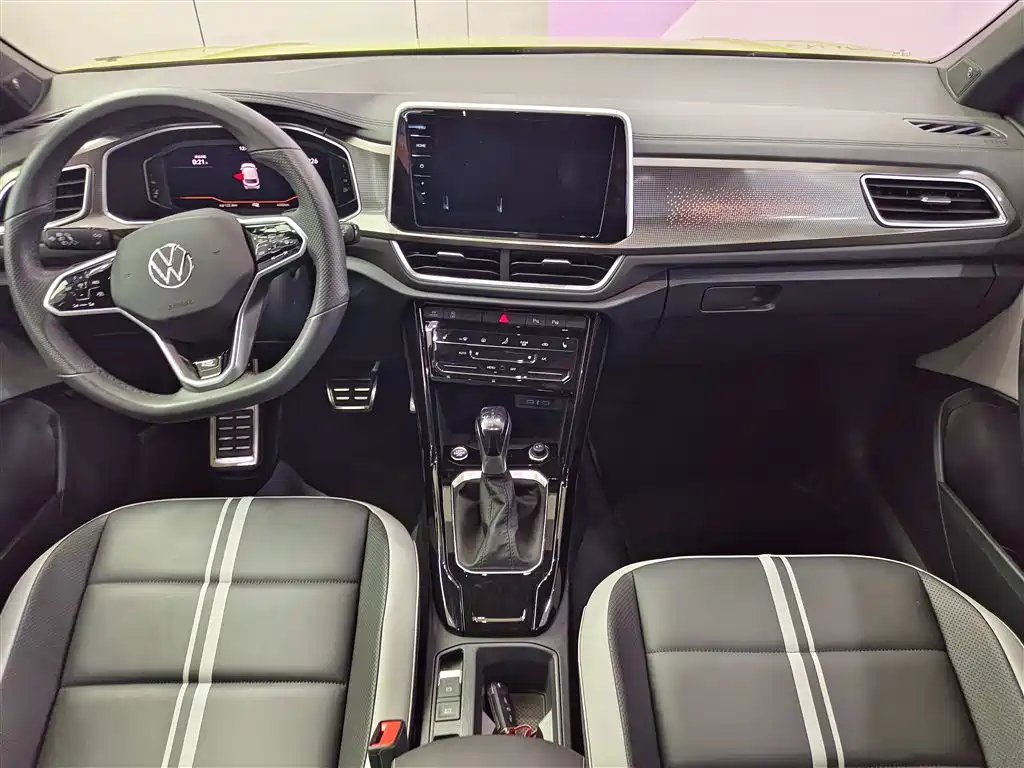 VOLKSWAGEN T-ROC EXPLORING SONGS