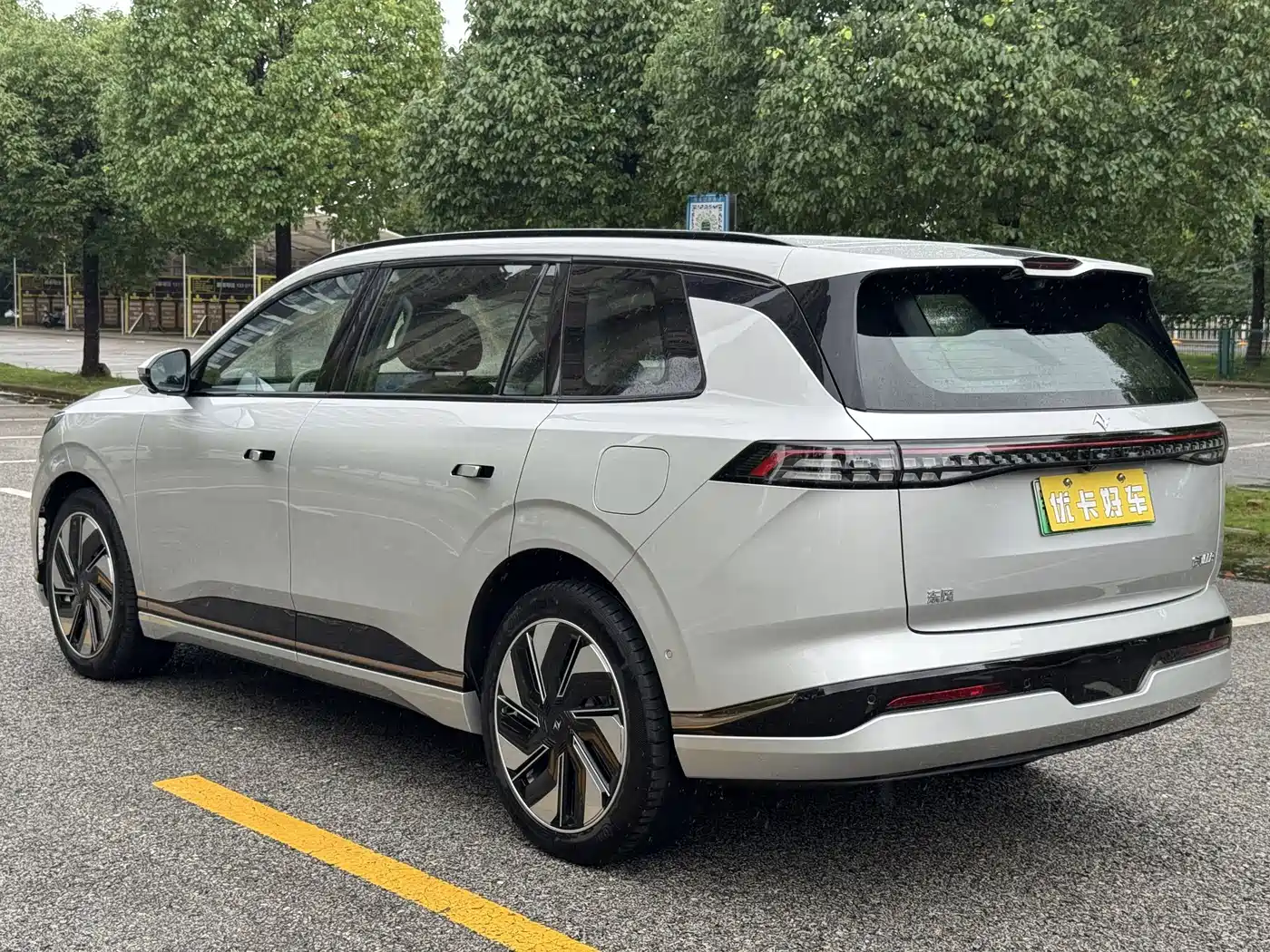 2025 Dongfeng Yipai eπ008