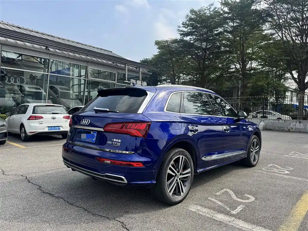 Photo 4 - Audi Q5L