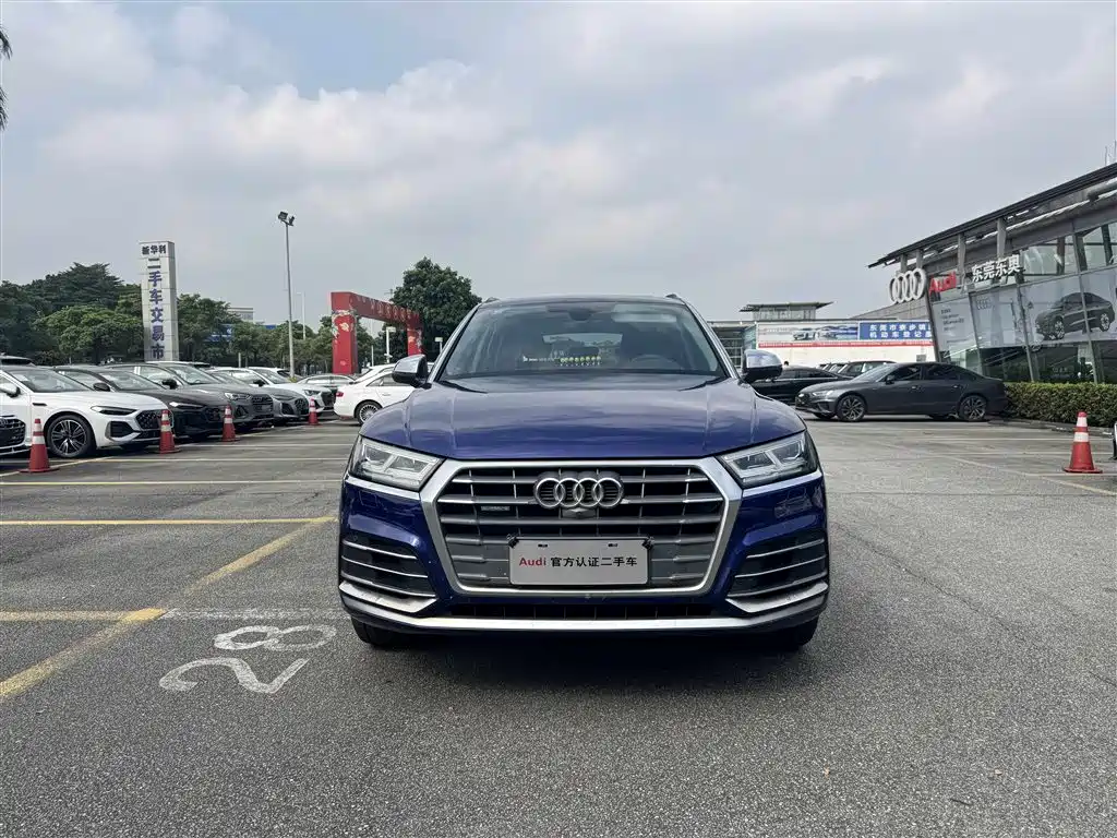 Photo 2 - Audi Q5L