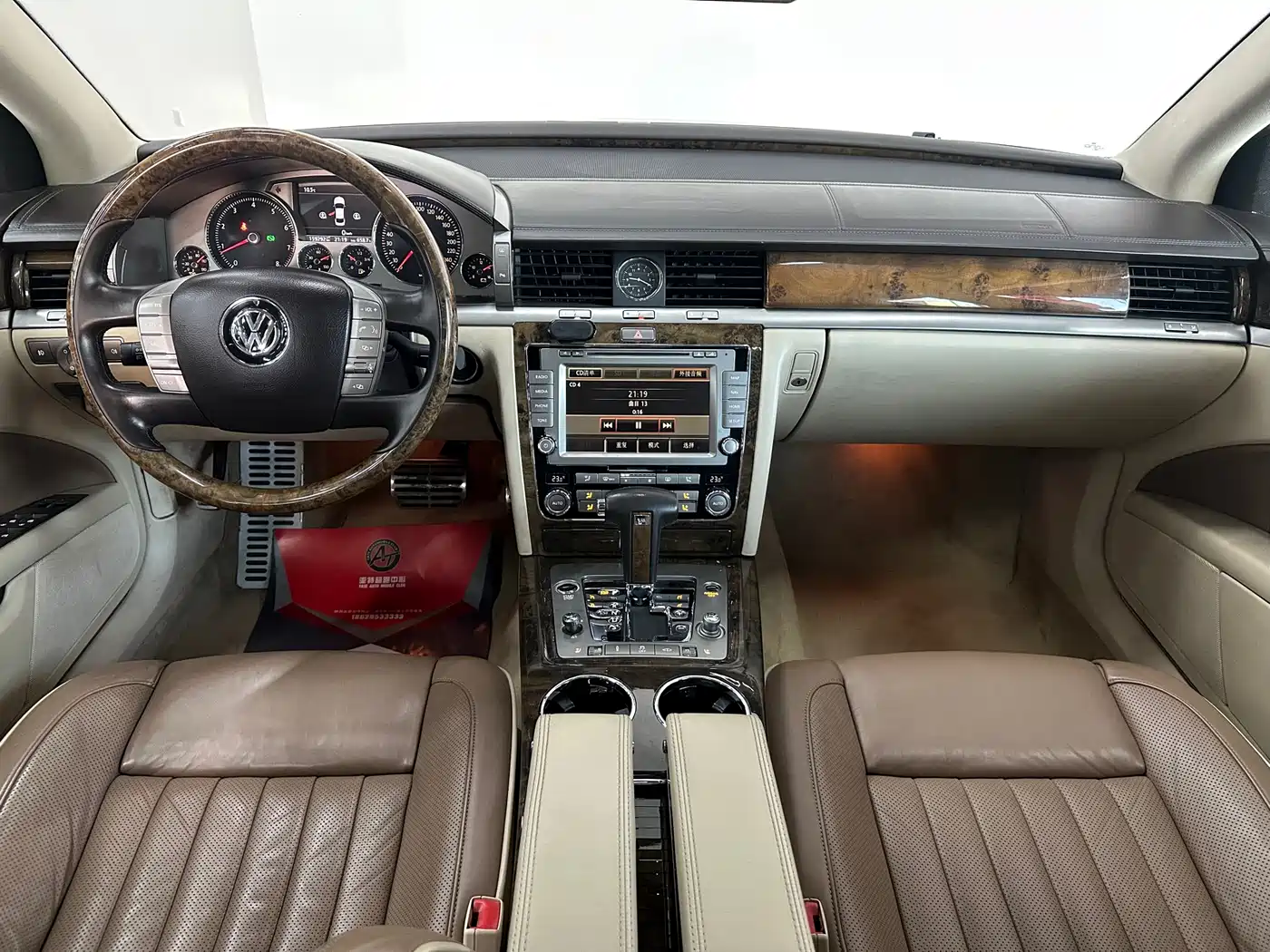 Volkswagen Phaeton 2012 3.6L Premium Custom фото 20