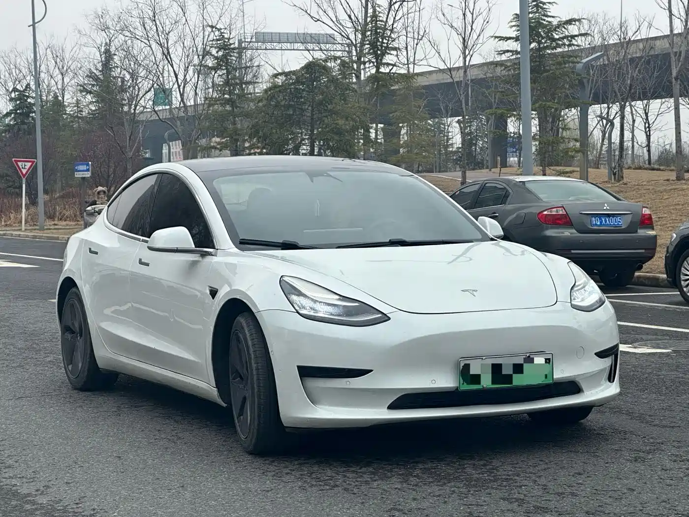 TESLA MODEL 3