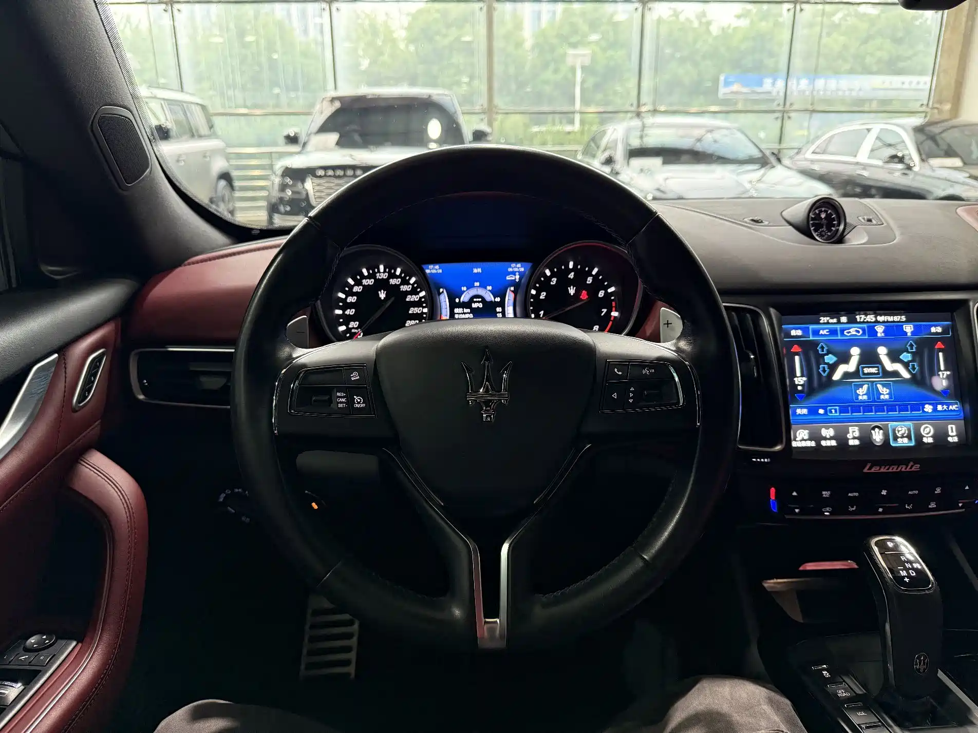 Photo 12 - Maserati Levante