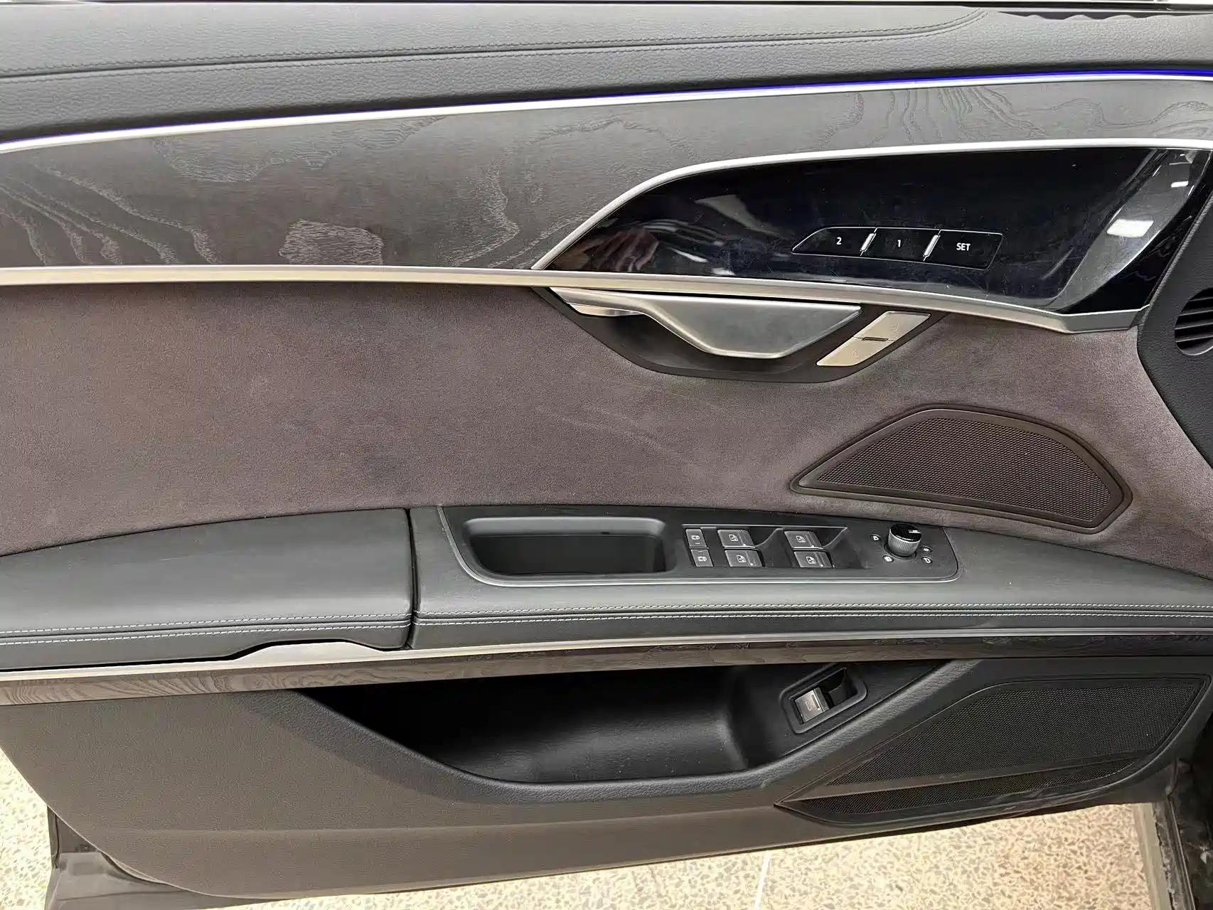 Фото 14 - Audi A8