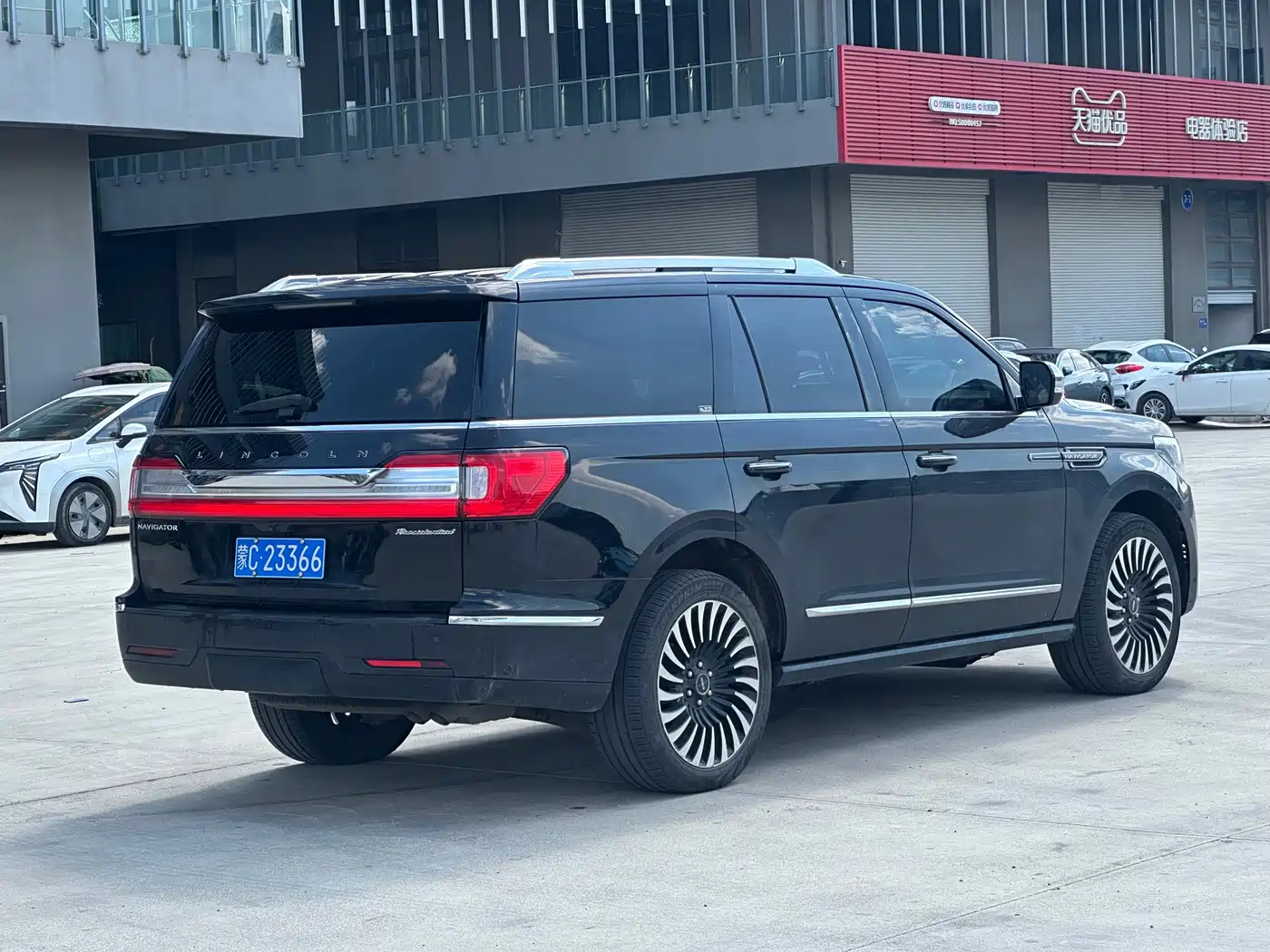 Фото 9 - Lincoln Navigator