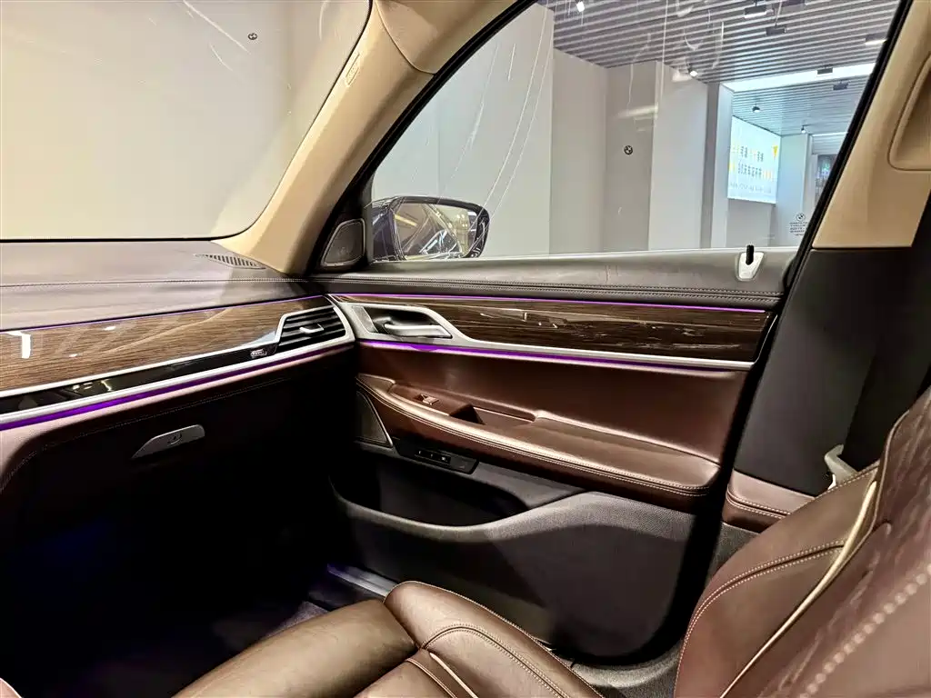 BMW 7 Series 2019 730Li Luxury Package фото 27