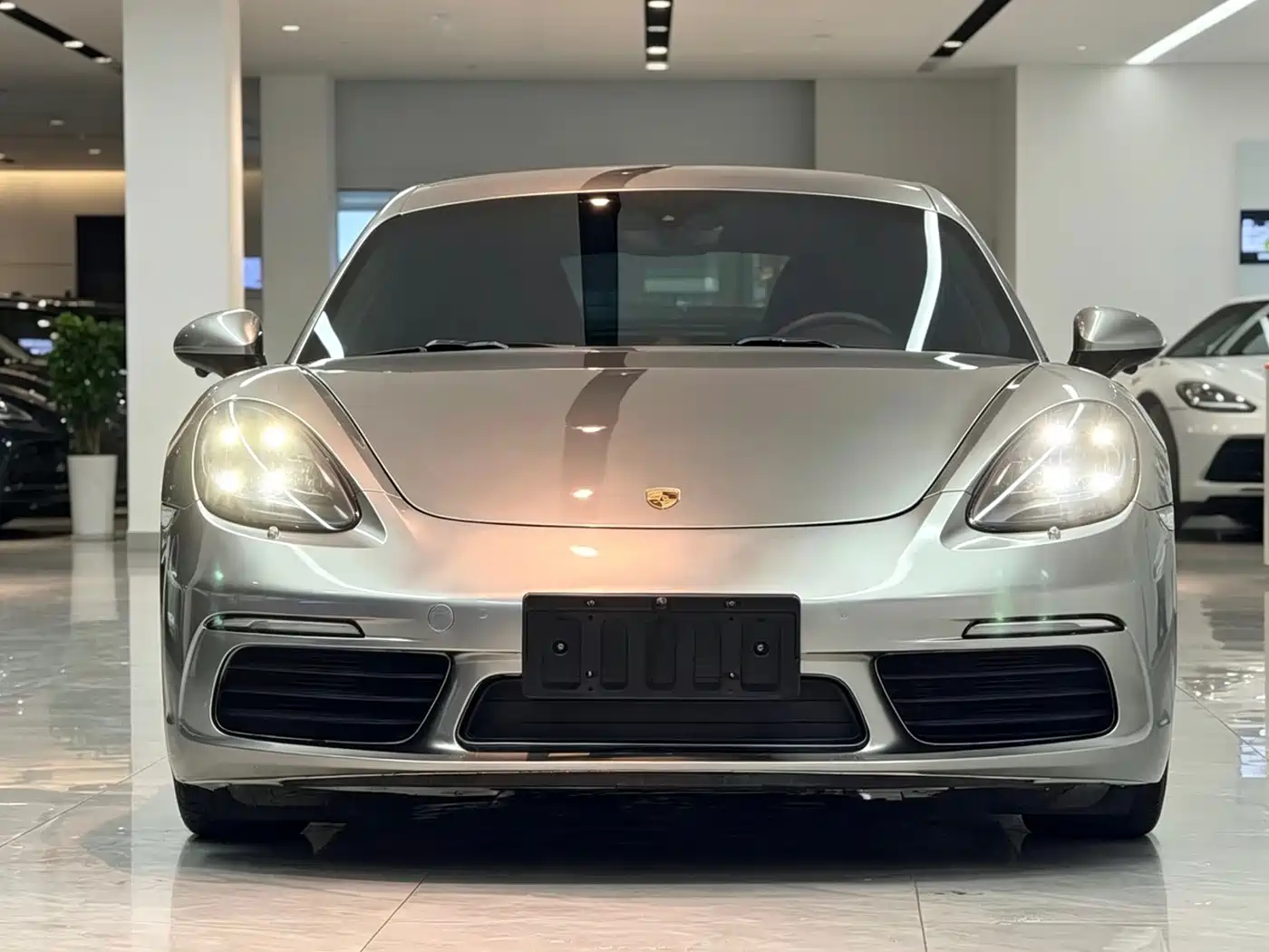 Porsche 718 2018 Cayman 2.0T фото 2