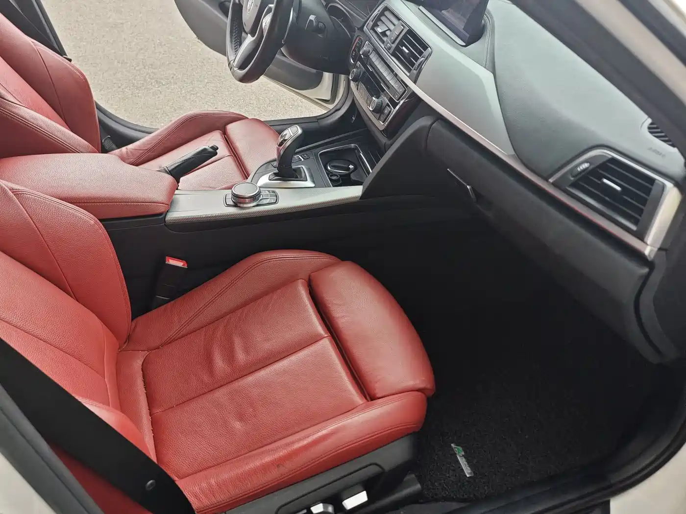 BMW 3 Series 2018 330i M Sport Black Night Edition фото 7