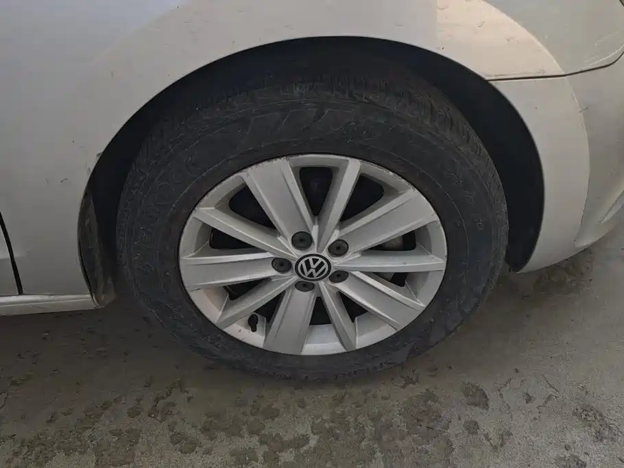 Photo 6 - Volkswagen Jetta