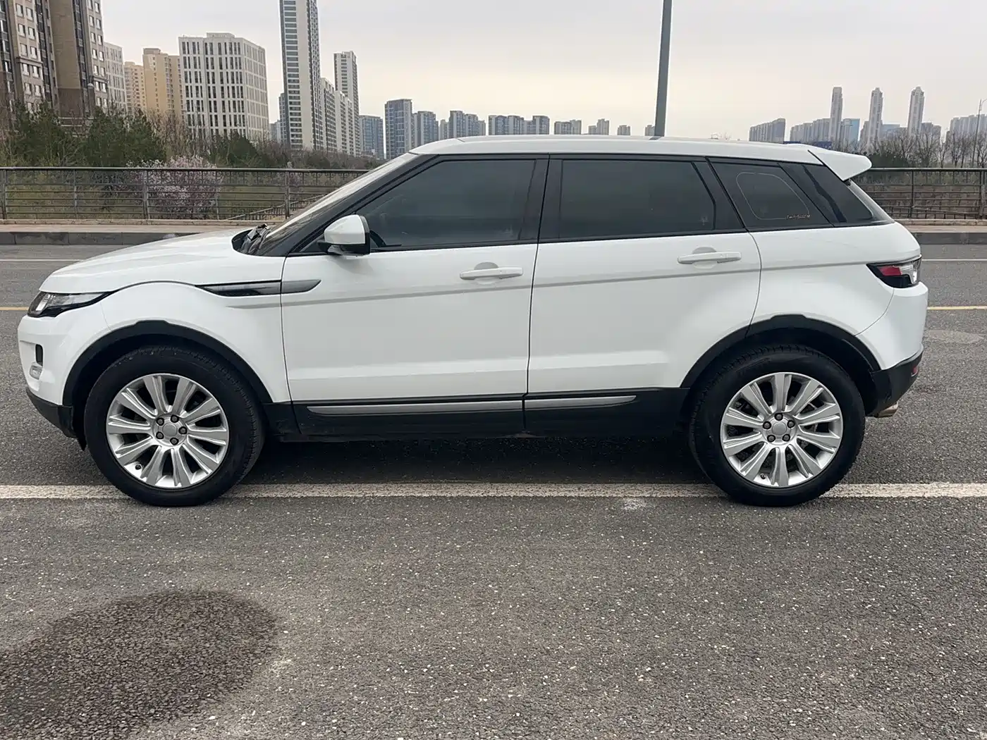 Land Rover Range Rover Evoque 2015 2.0T 5-Door Intelligent Edition фото 10