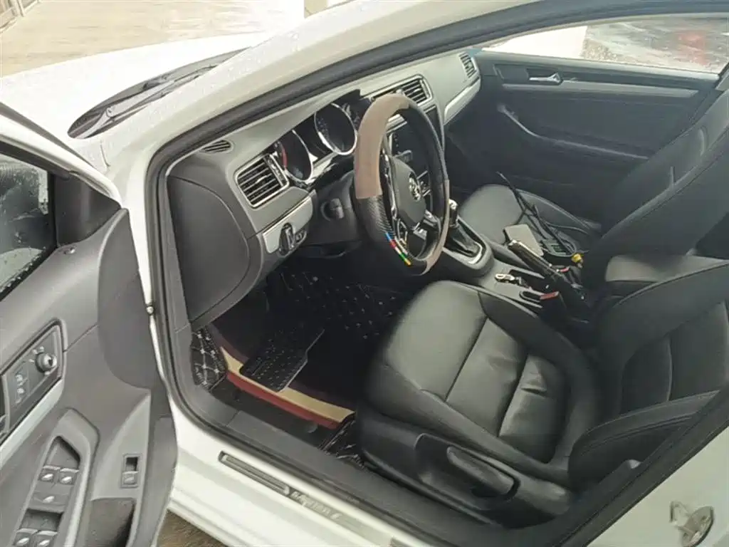 Volkswagen Sagitar 2018 1.6L Automatic Comfort фото 12