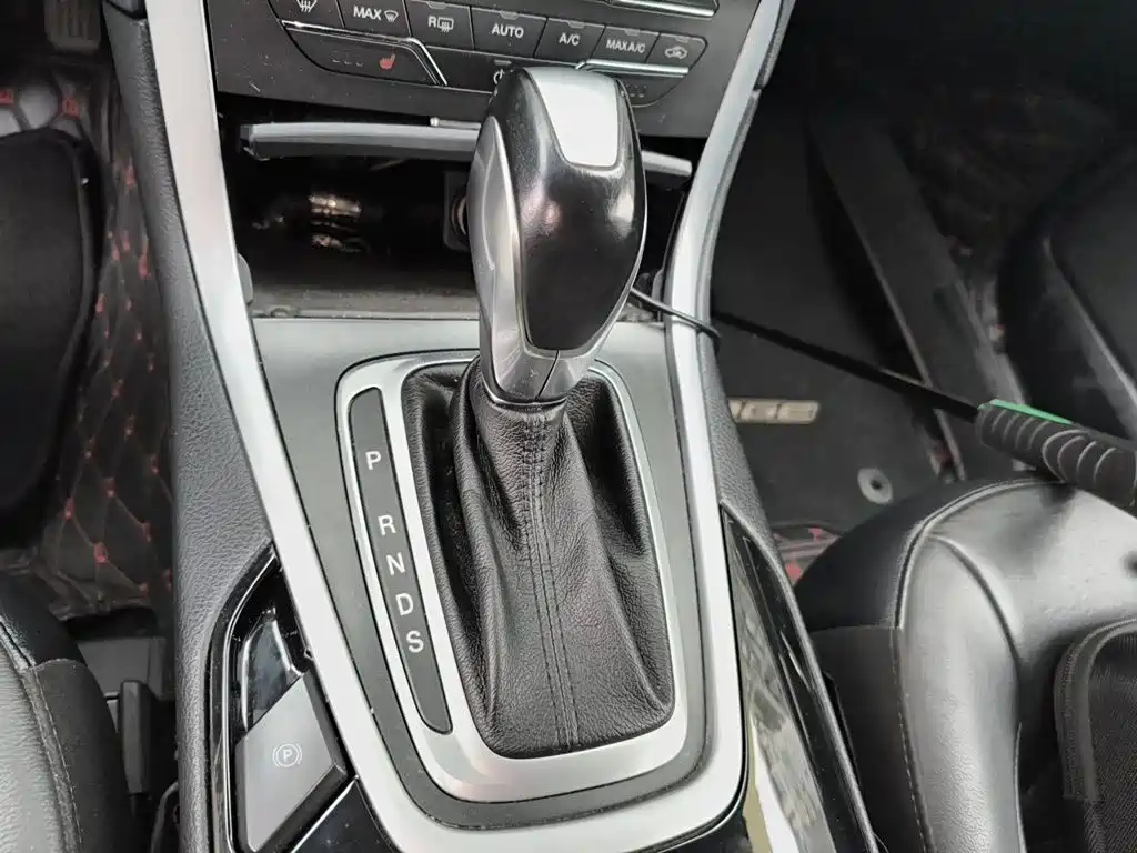 Фото 10 - Ford Edge