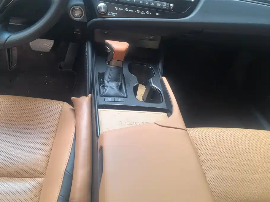 Lexus ES 2023 200 Excellence Edition фото 16