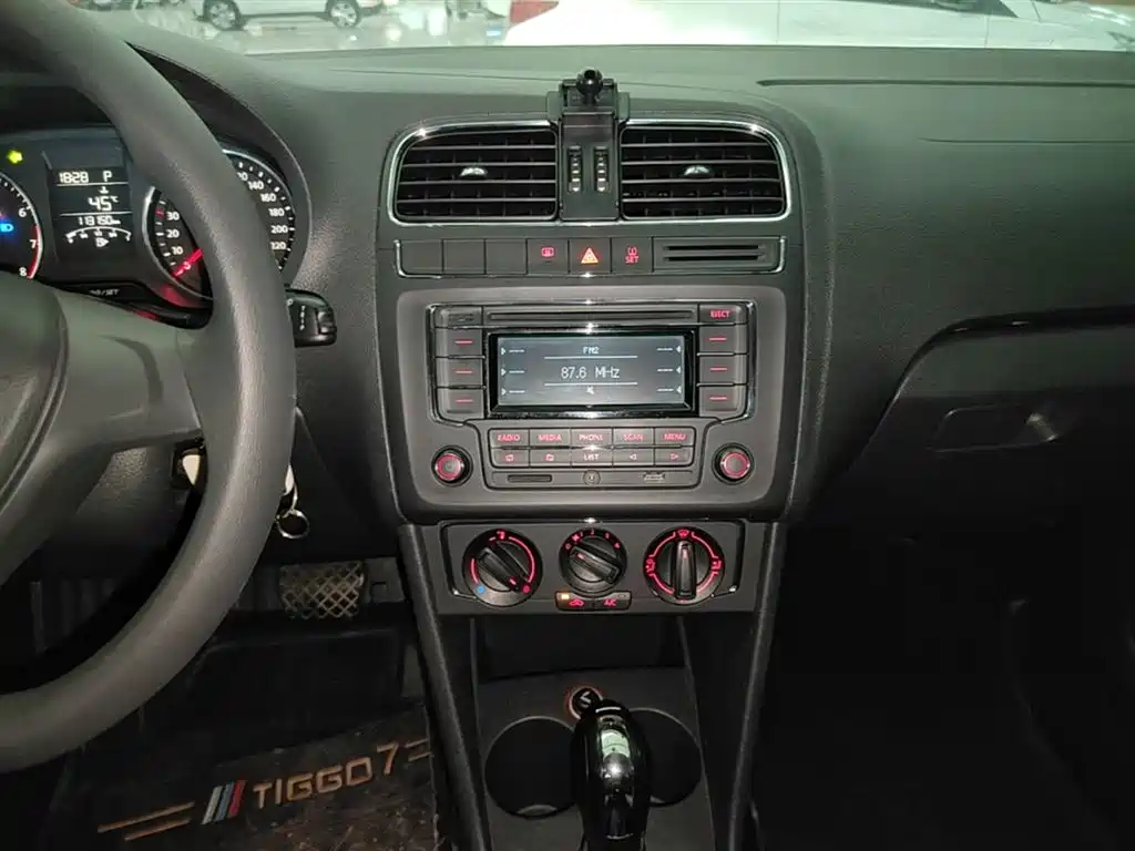 Volkswagen Polo 2014 1.4L Automatic Comfort Edition фото 13