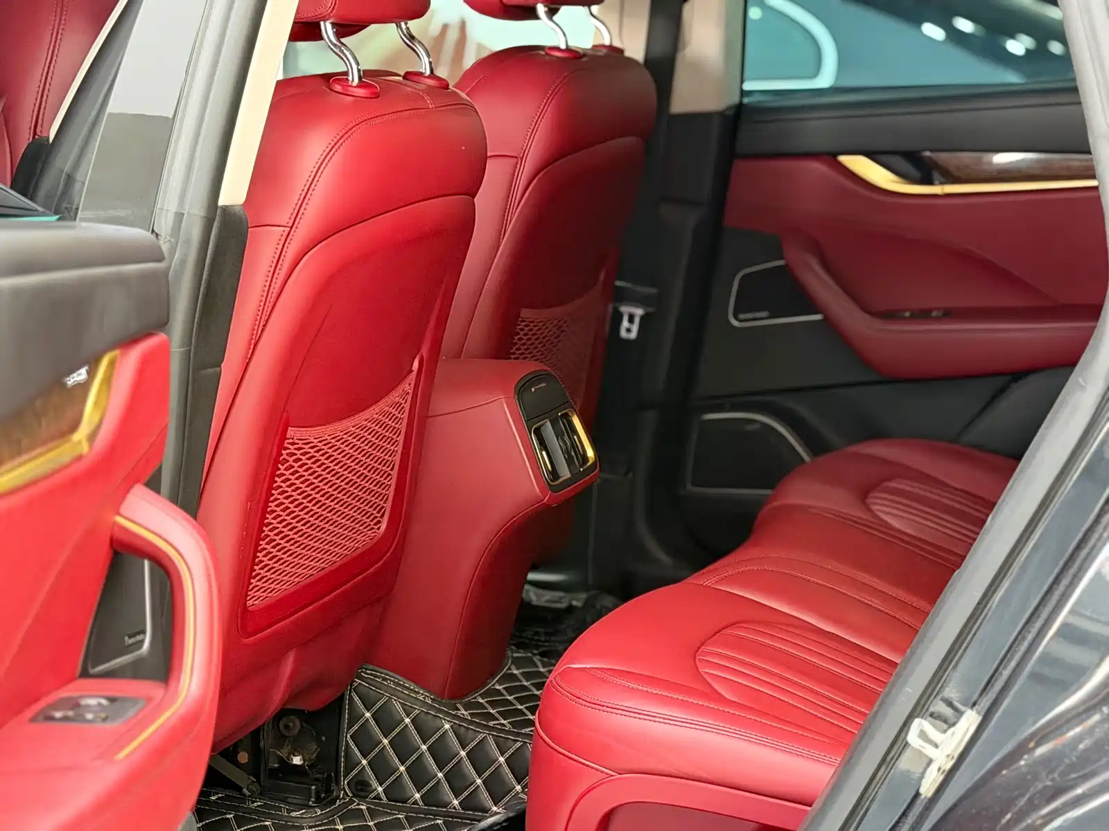 Photo 11 - Maserati Levante