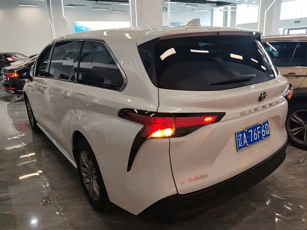 Toyota Sienna 2024 2.5L Hybrid Comfort Edition фото 23