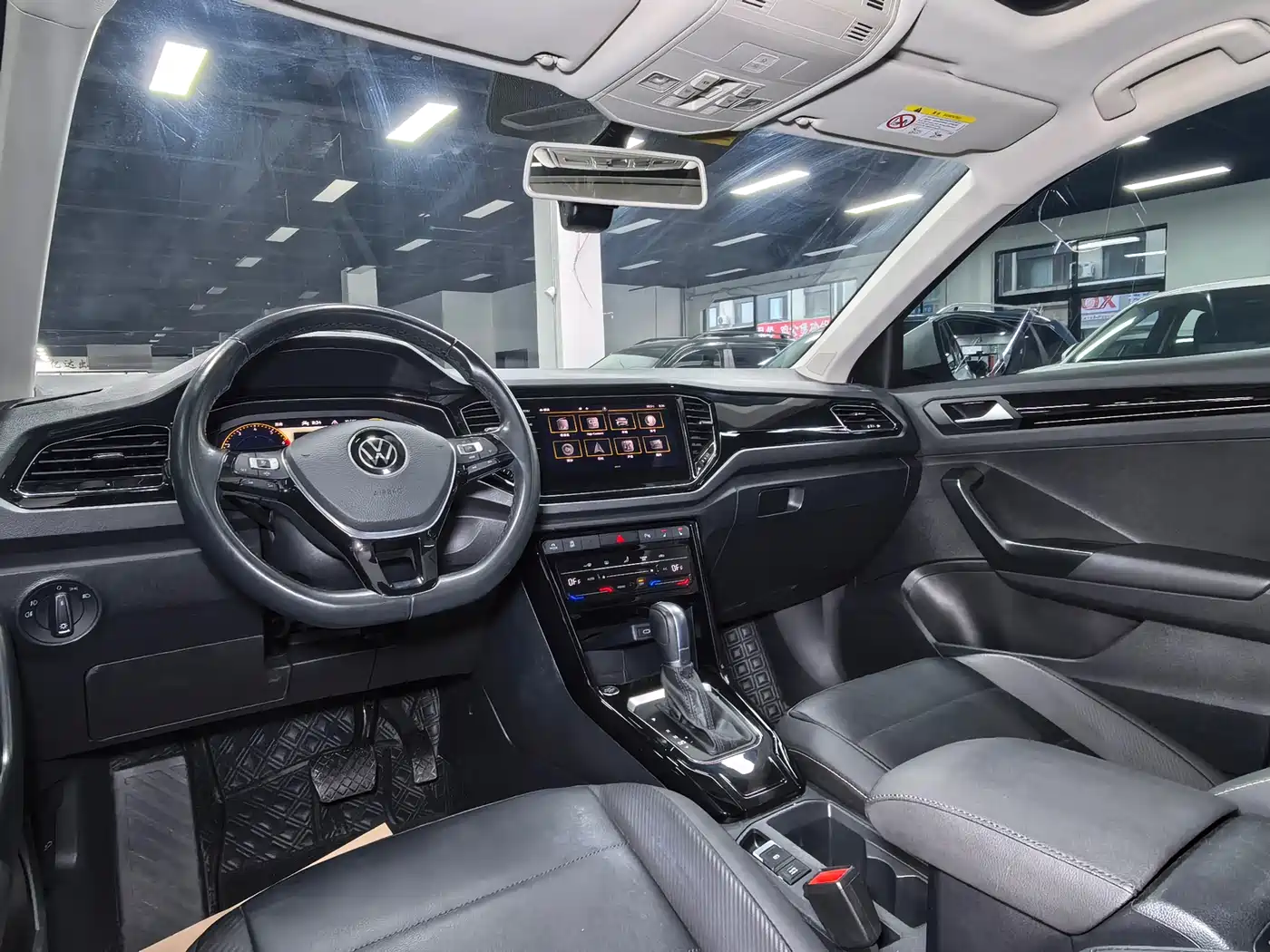 Volkswagen T-ROC 2022 280TSI DSG 2WD Comfort PLUS фото 14
