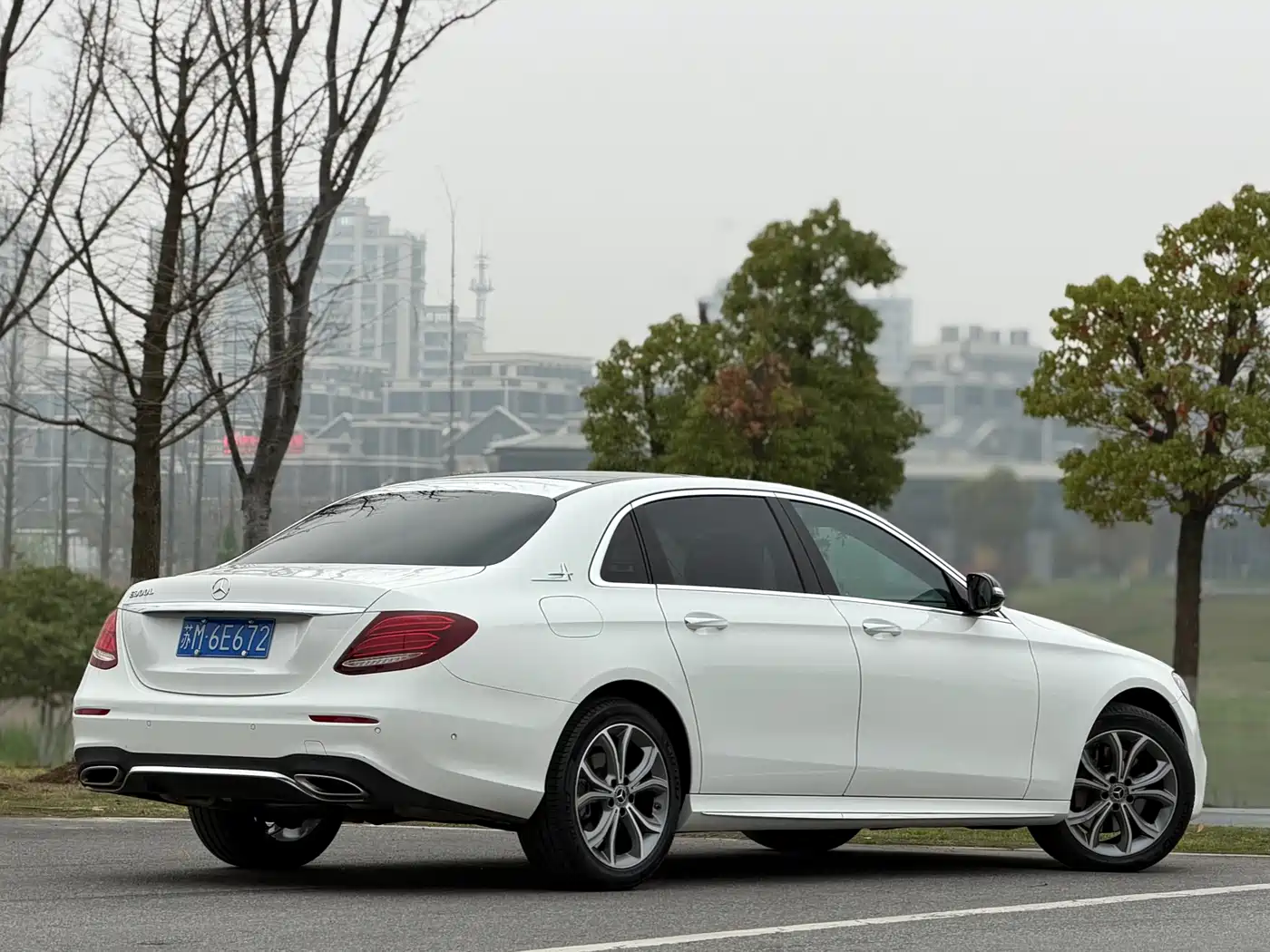 Mercedes-Benz E-Class 2020 E 300 L Sport Fashion Model фото 4