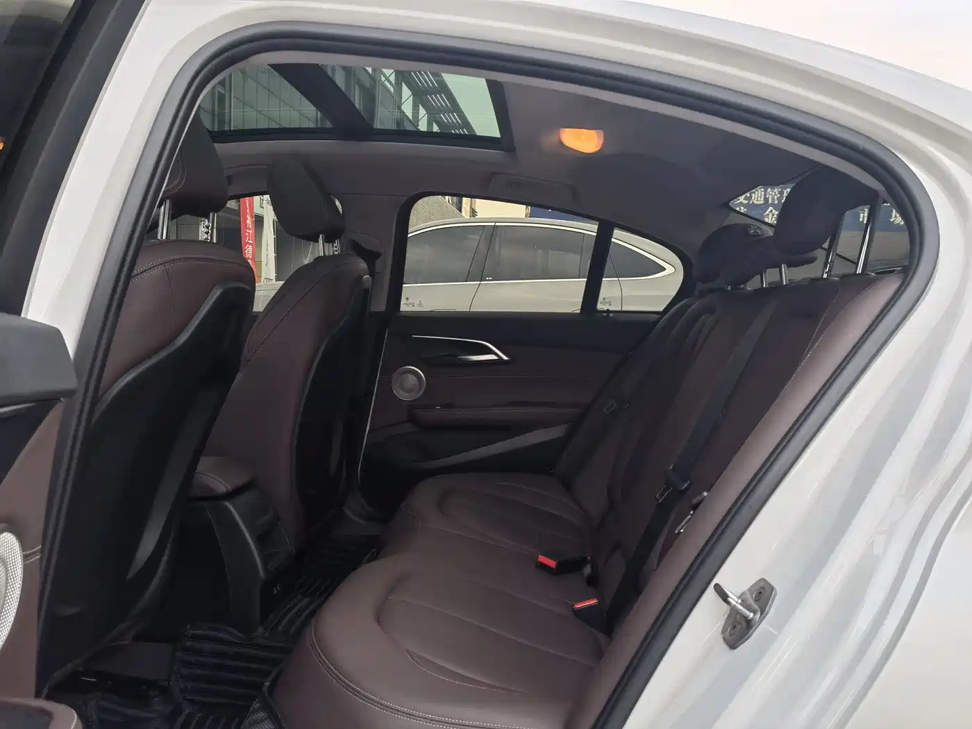 BMW 1 Series 2022 120i M Sport Shadow Edition фото 8