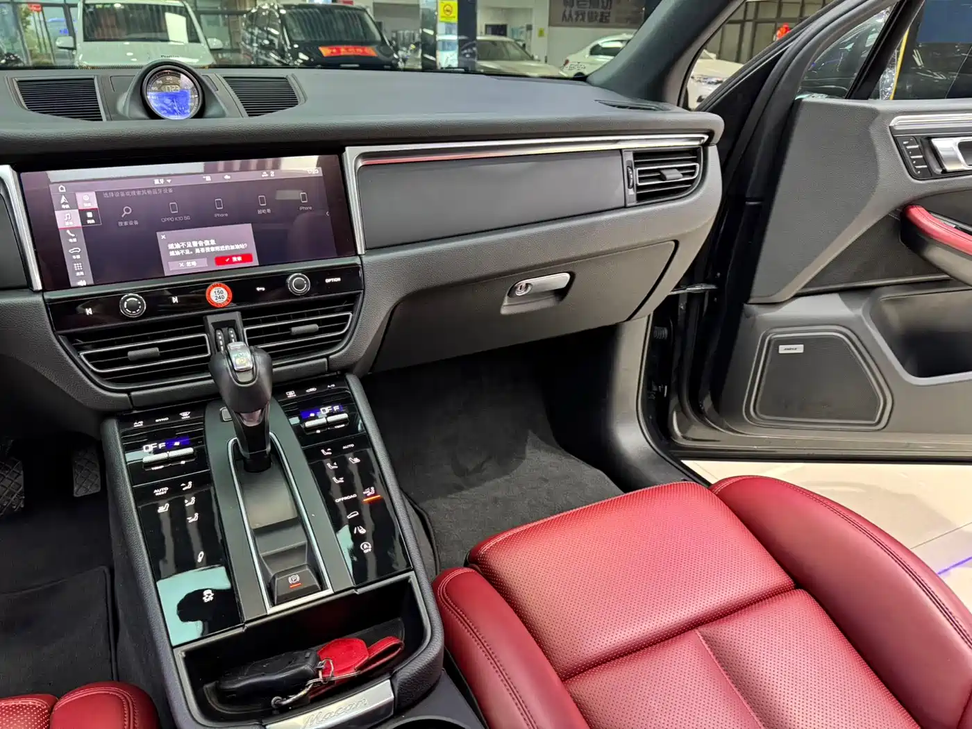 PORSCHE MACAN