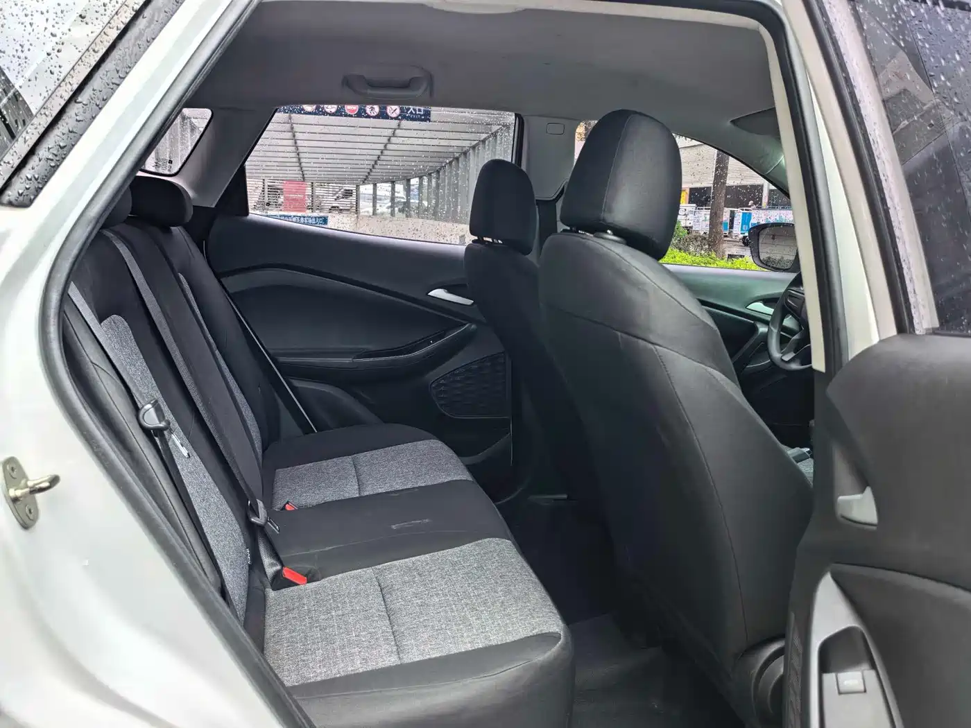 Photo 9 - Chevrolet Trax