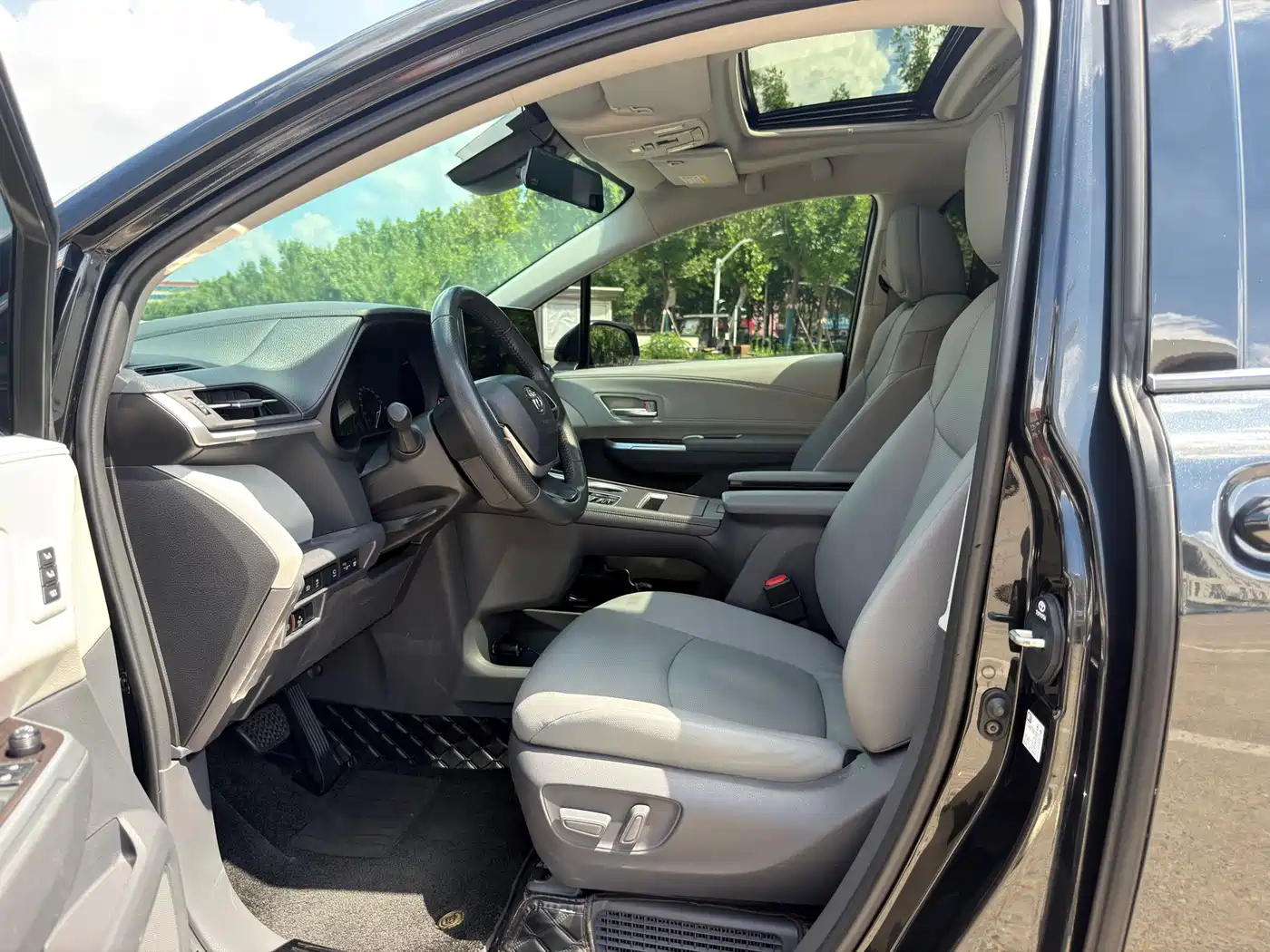 Toyota Granvia 2024 2023 2.5L Hybrid Prestige PLUS Edition